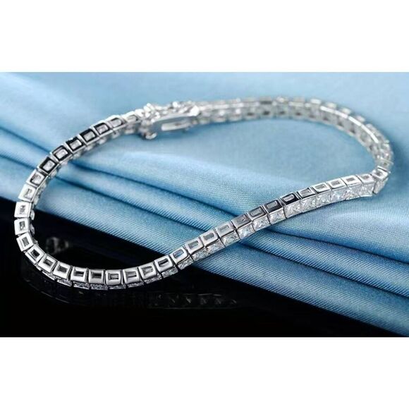 Gorgeous New 15.9 Ct. Princess Cut Sim Diamond Tennis Bracelet~18KWGP - Picture 2 of 4